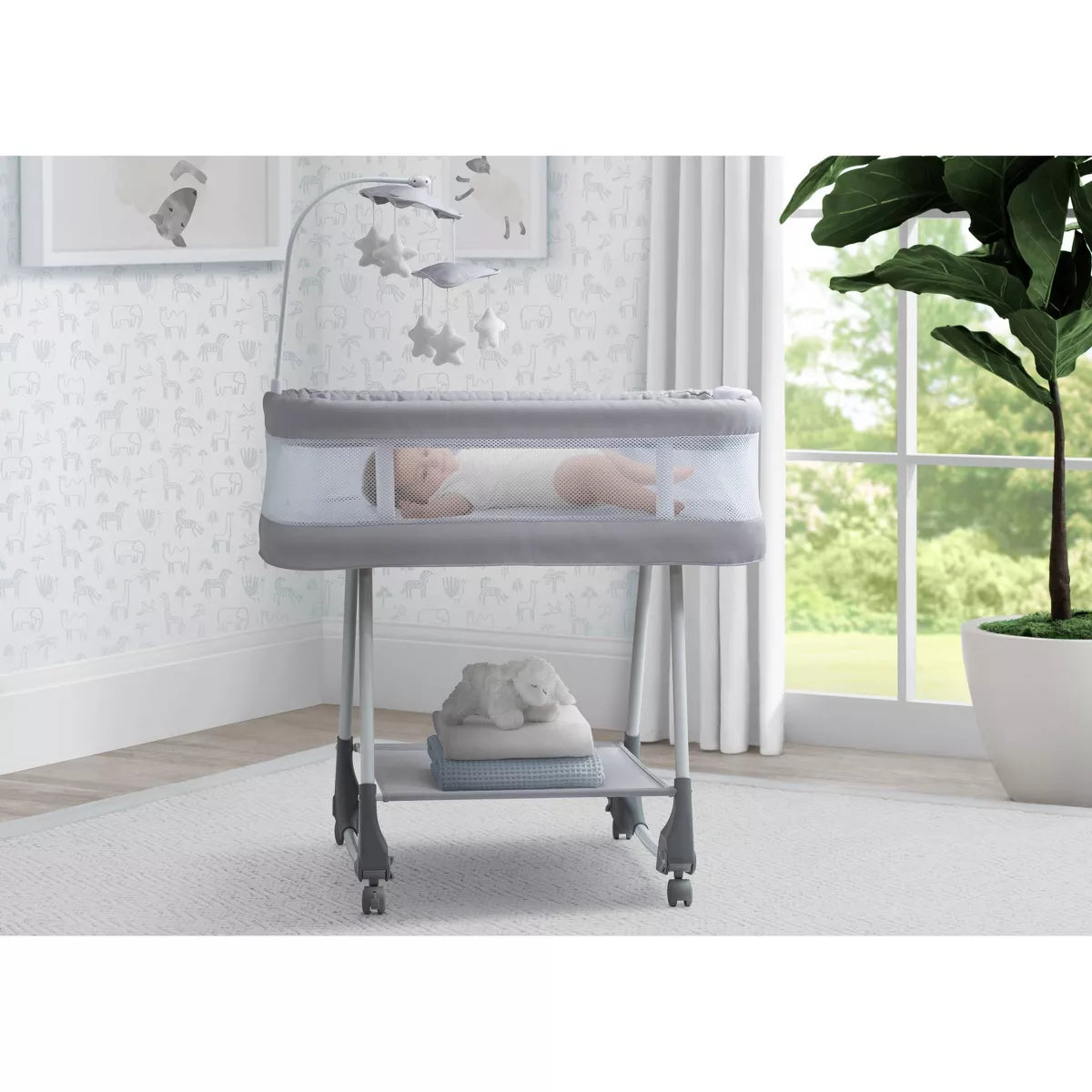 Simmons Kids' Shooting Star Rocking Bassinet with Airflow Mesh - Platinum